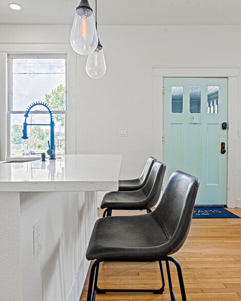 Building Photo - 540 Adams St