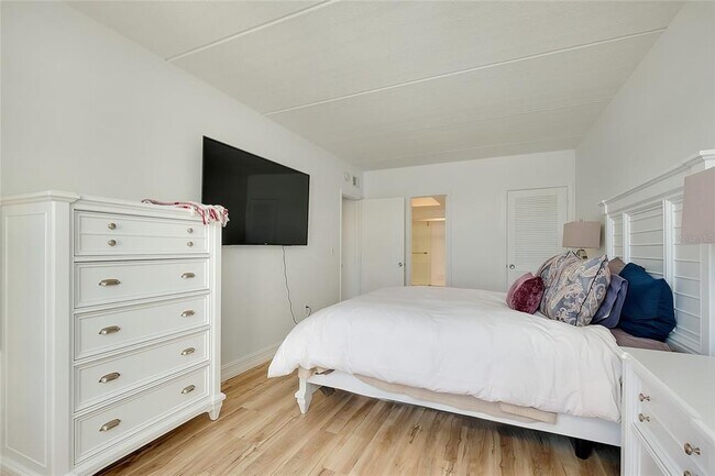 Building Photo - 3806 Gulf of Mexico Dr