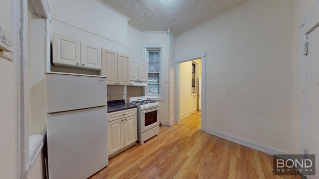 Building Photo - 165 E 87th St
