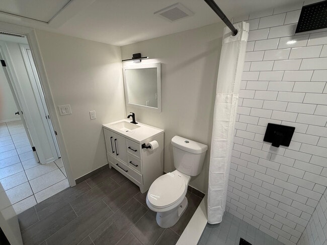 Building Photo - 1950 N Andrews Ave