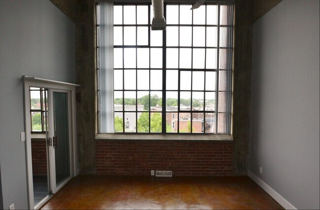 Building Photo - Real Silk Lofts