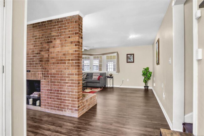 Building Photo - 104 Charles Dillard Ln