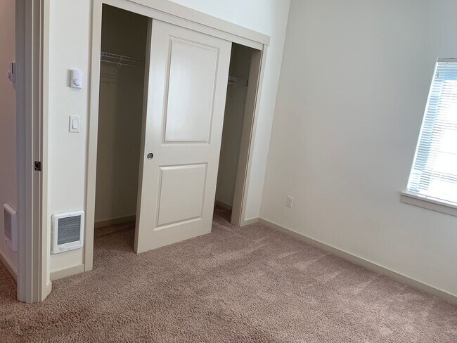 Building Photo - KINGWOOD LOFTS 1 bed, 1 bath 592 soft