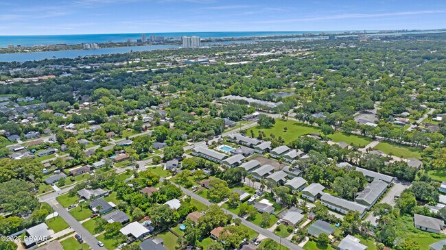 Building Photo - 840 Center Ave