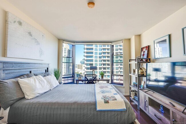 Building Photo - 500 W Harbor Dr