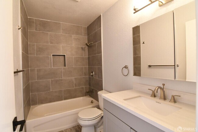 Primary Photo - 359 5th Ave