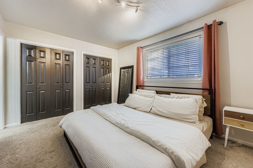 Building Photo - 7451 Bradburn Blvd