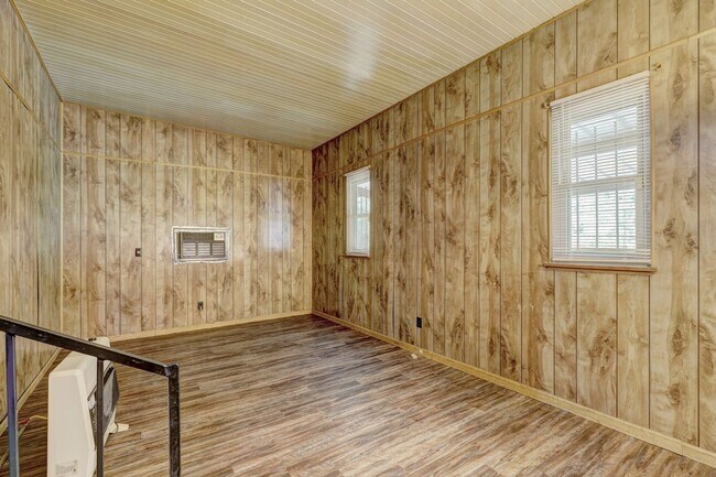 Building Photo - 3 Bed 2 Bath close to OU Med Center