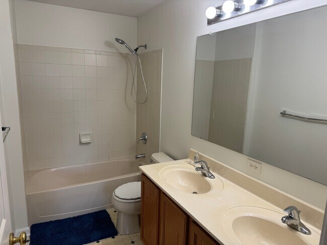 Building Photo - 111 Trupenny Turn