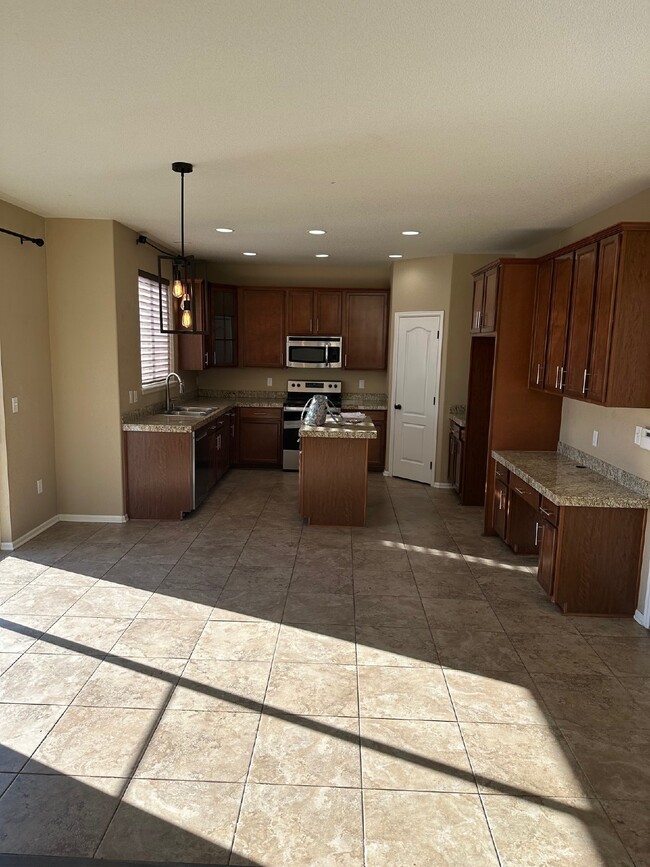 Building Photo - "Spacious 5-Bedroom Home in Thornton with ...