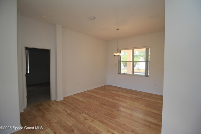 Building Photo - 556 Bernardo Ave NE