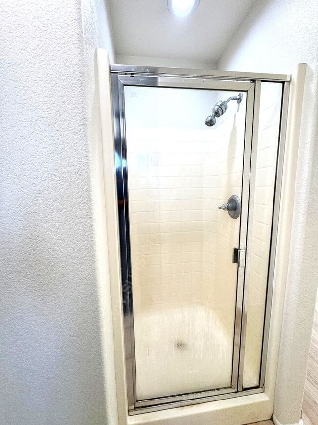 Building Photo - Beautifual Home