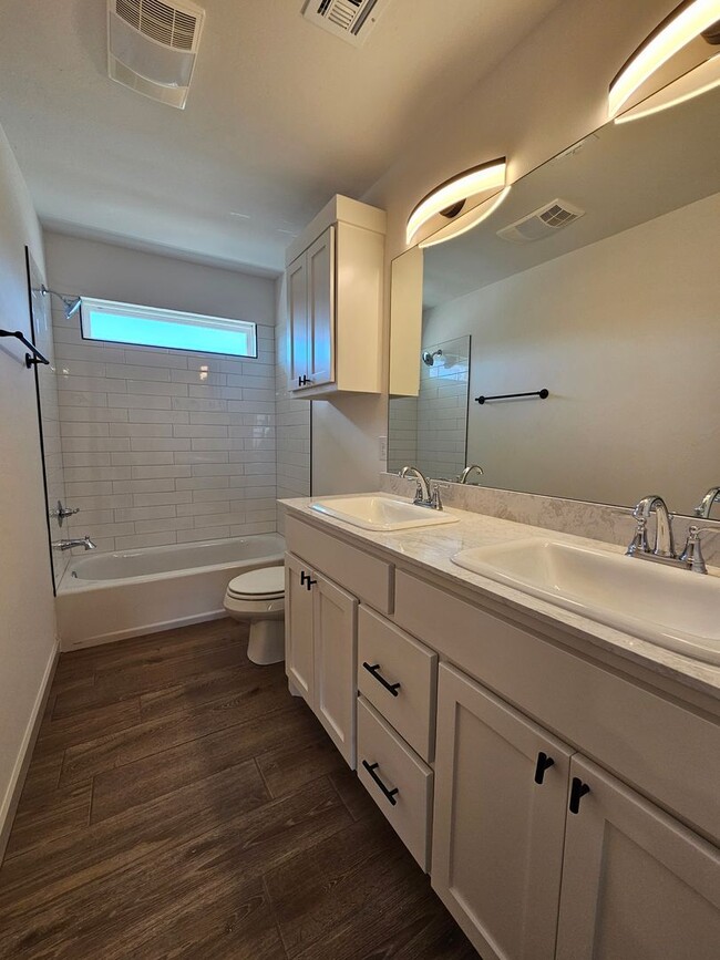 Building Photo - (3) Bed/(2.5) Bath Townhome Avail NOW! New Construction!