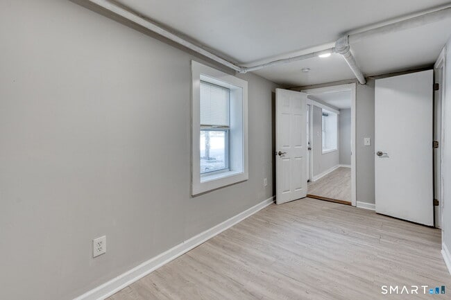 Building Photo - 41 E High St