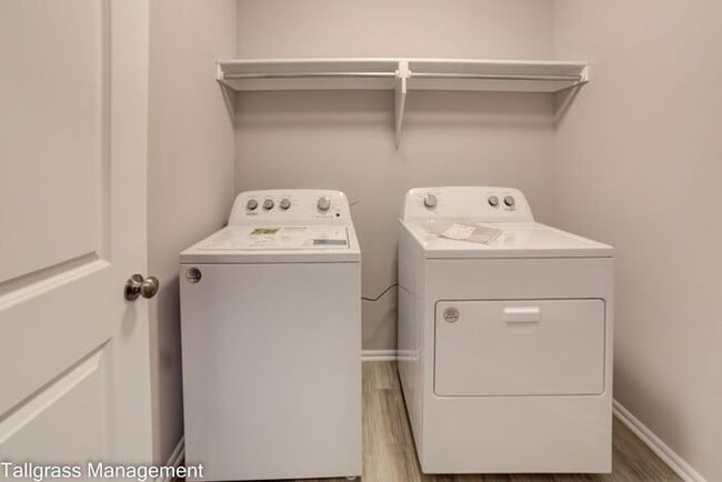 Building Photo - $2,250/mo | 4 Bed, 2.5 Bath | Energy-Effic...