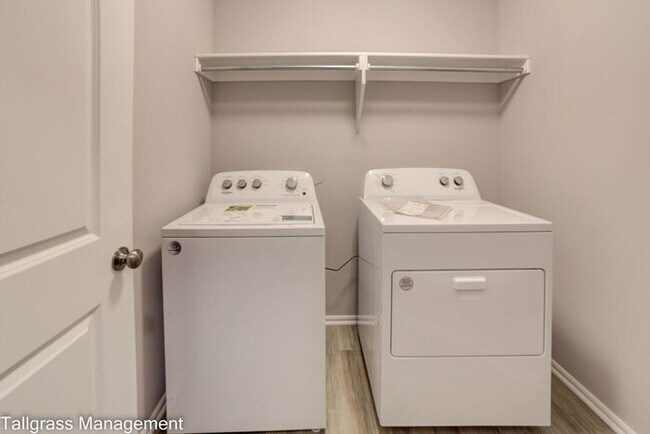 Building Photo - $2,250/mo | 4 Bed, 2.5 Bath | MOVE IN SPECIAL