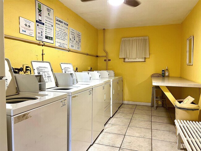 Building Photo - 625 Antioch Ave