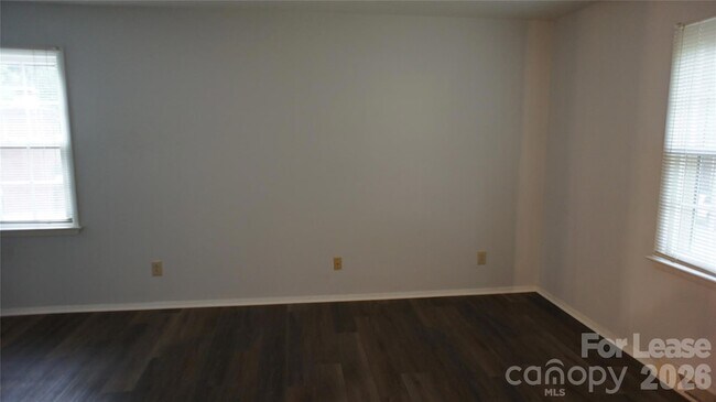 Building Photo - 10000 Ridgemore Dr