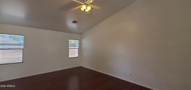 Building Photo - 4043 S Vineyard Ave