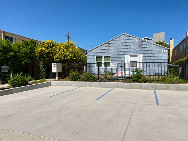 Building Photo - 1360-1364.5-13645 Pacific Beach Dr