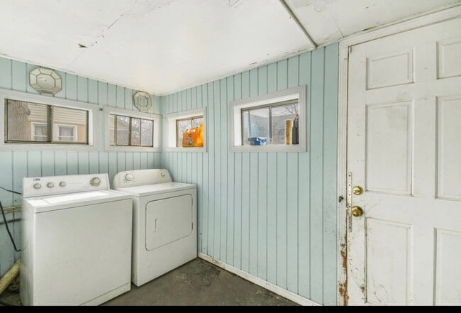 Building Photo - 707 W Cleveland Ave