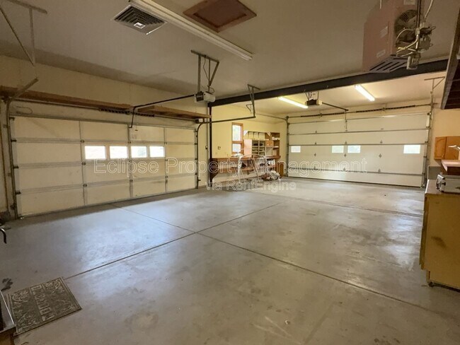 Building Photo - 2737 Sierra Vista Dr