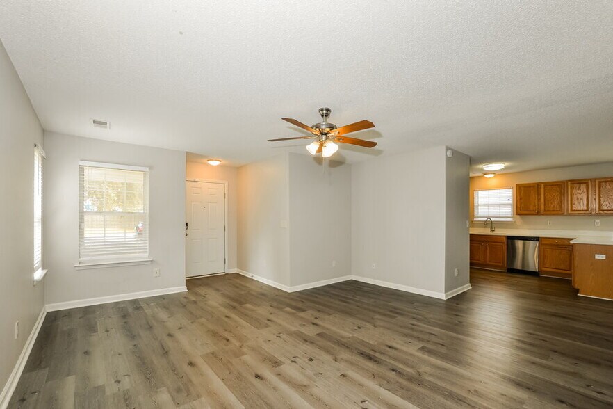 Building Photo - 9961 Fox Run Dr