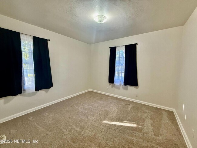 Building Photo - 3526 Hyacinth St