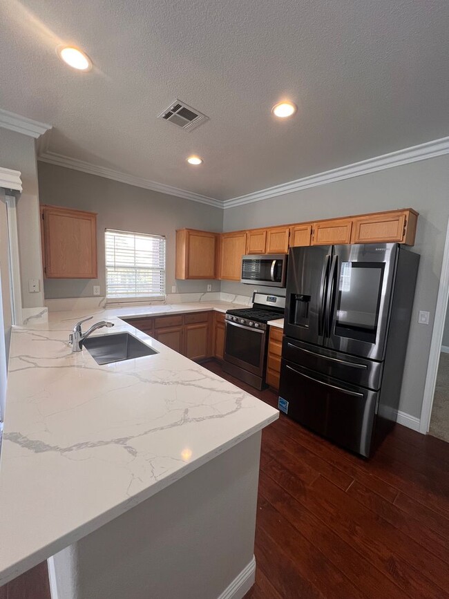 Building Photo - Gated / Mountain Views / $500 Off First Month