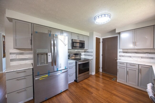 Building Photo - 202 Spring Tree Ln