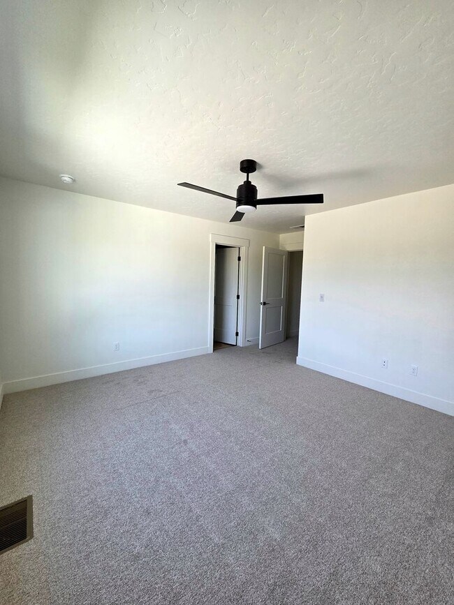 Building Photo - 4601 Highgarden Wy