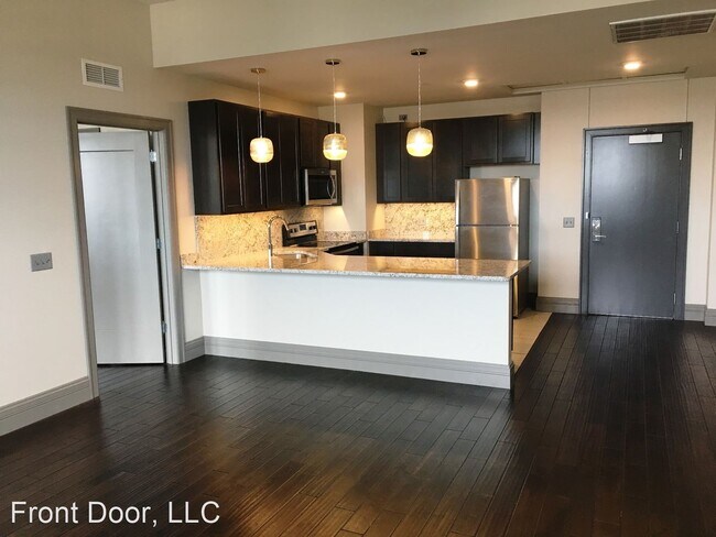 Building Photo - 215 N Main St