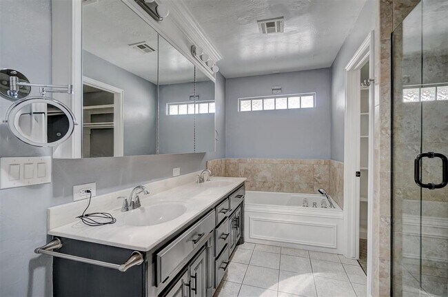 Building Photo - 1209 SW 113th St