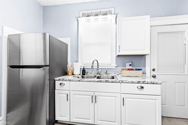 Building Photo - 2 br, 1 bath House - 422 North 15th Avenue...