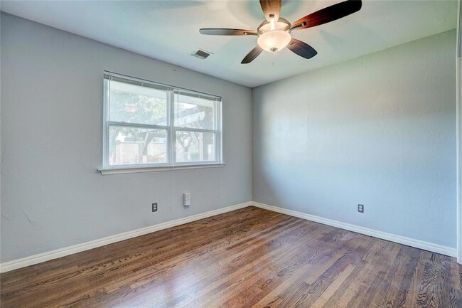 Building Photo - 2756 NW Grand Blvd