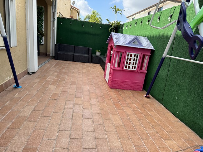 Building Photo - 15861 SW 70th Terrace