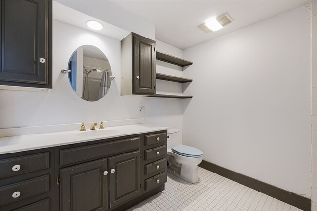 Building Photo - 73 Thames St