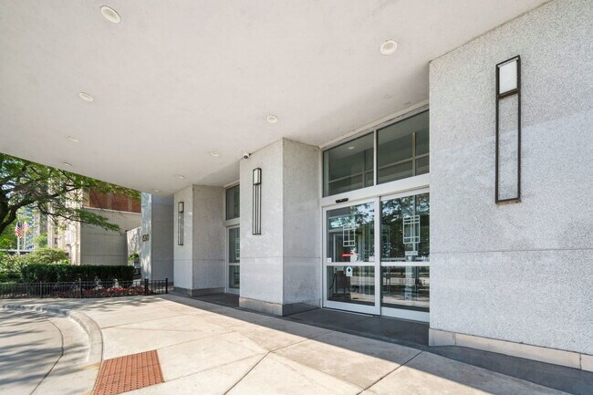 Building Photo - 1550 N Lake Shore Dr