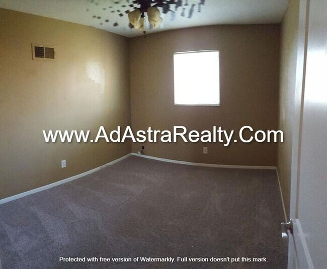 Building Photo - Beautiful Remodeled South KCMO Townhome-Co...