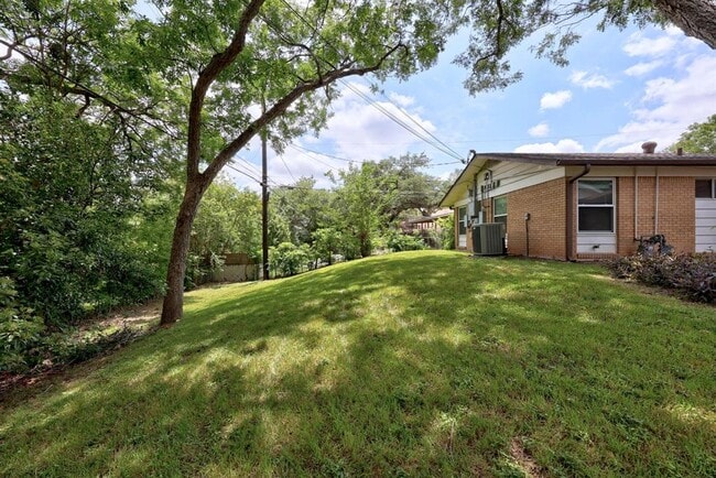 Building Photo - 4611 Lennox Dr