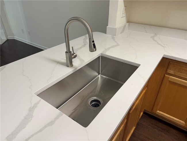 Building Photo - 2729 Heathrow Dr