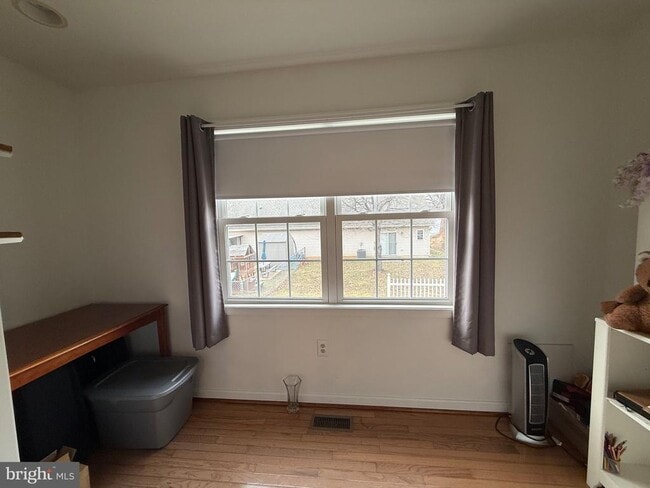 Building Photo - 12 Portsmouth Rd