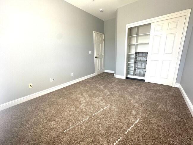Building Photo - 2369 Fernwood Ln