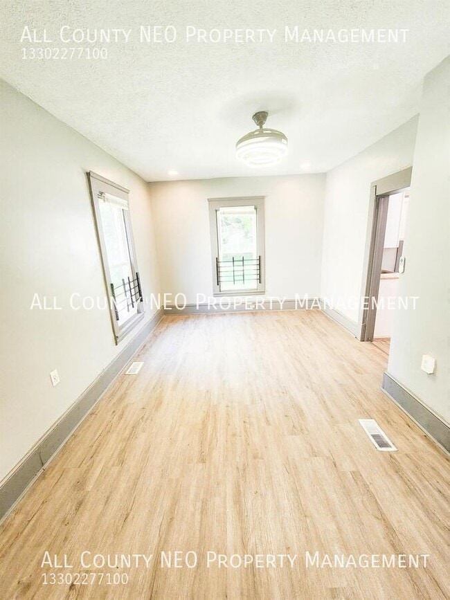 Building Photo - 10639 Dupont Ave