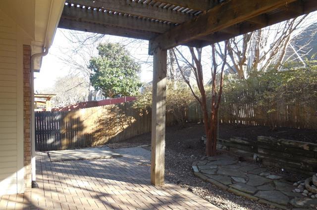 Building Photo - 221 S Village Dr