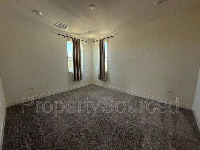 Building Photo - 2044 Daimler St