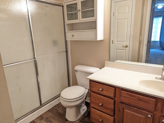 Building Photo - AVAILABLE SOON - Convenient 2 Bed/2 Full Bath Condo in Beavercreek!