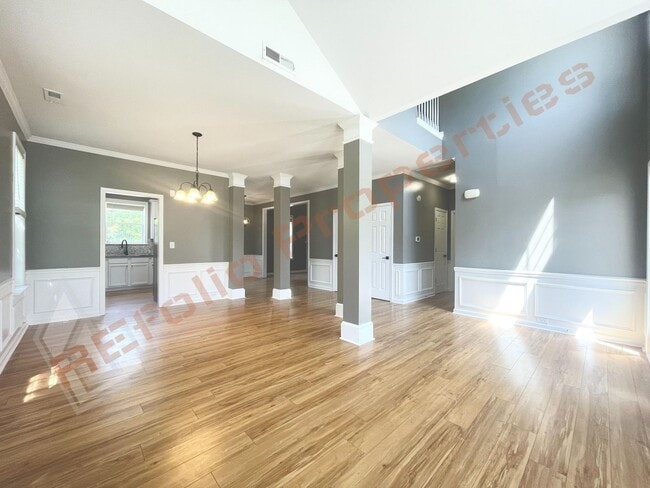 Building Photo - Charming Carpet-Free 4 Bedroom, 2.5 Bath H...