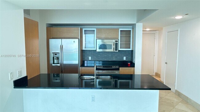 Building Photo - 950 Brickell Bay Dr