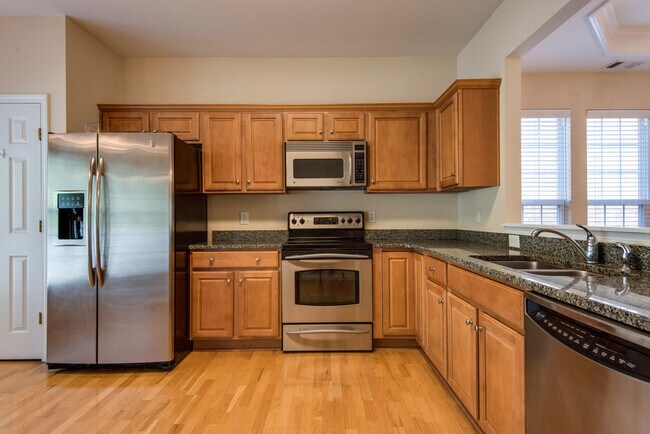 Building Photo - 3-Bed/3-Bath w/ Bonus Rm. in Brentwood!